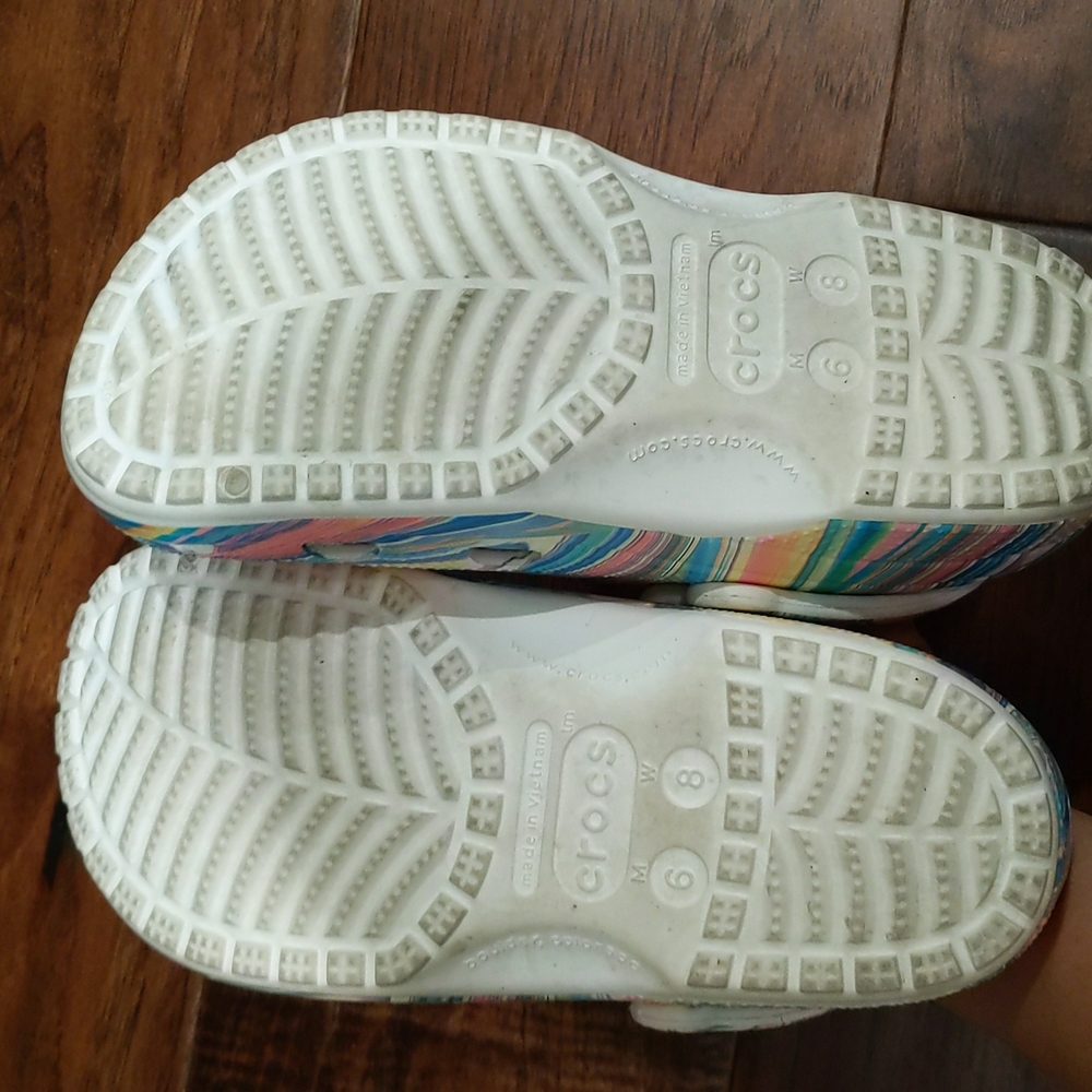 Tie-dye Crocs - Picture 4 of 4